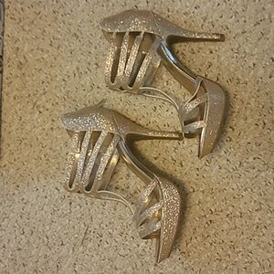 Brash Jasmine Champagne 9.5  heels